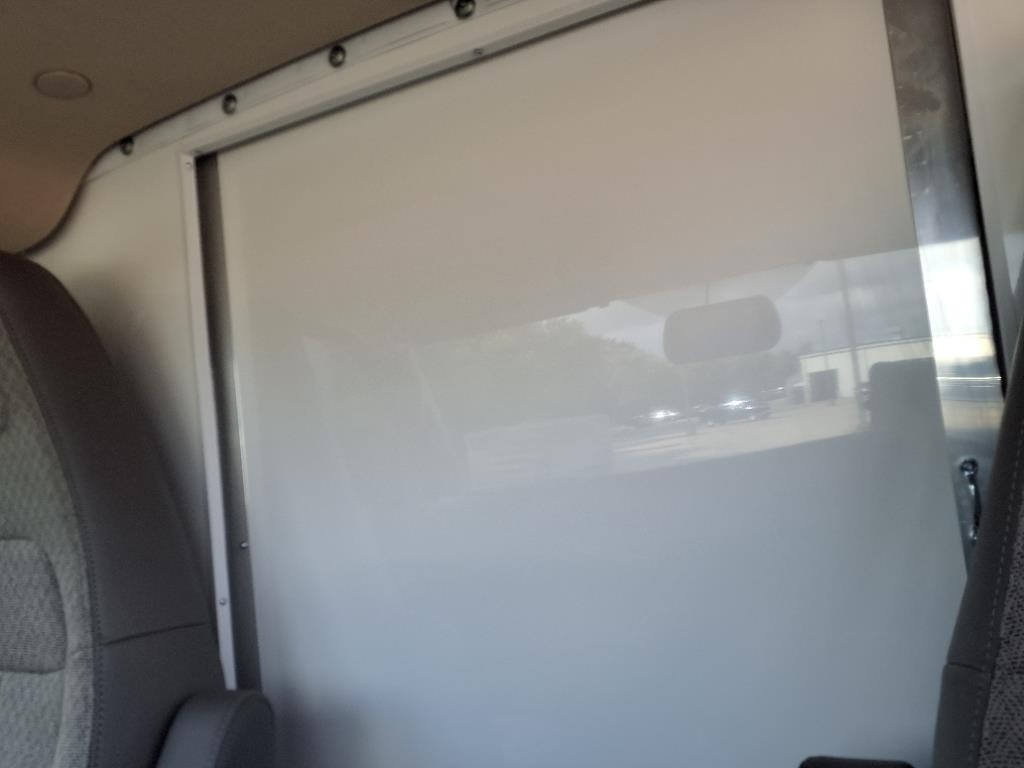 Chevrolet Express Vehicle Full-screen Gallery Image 12