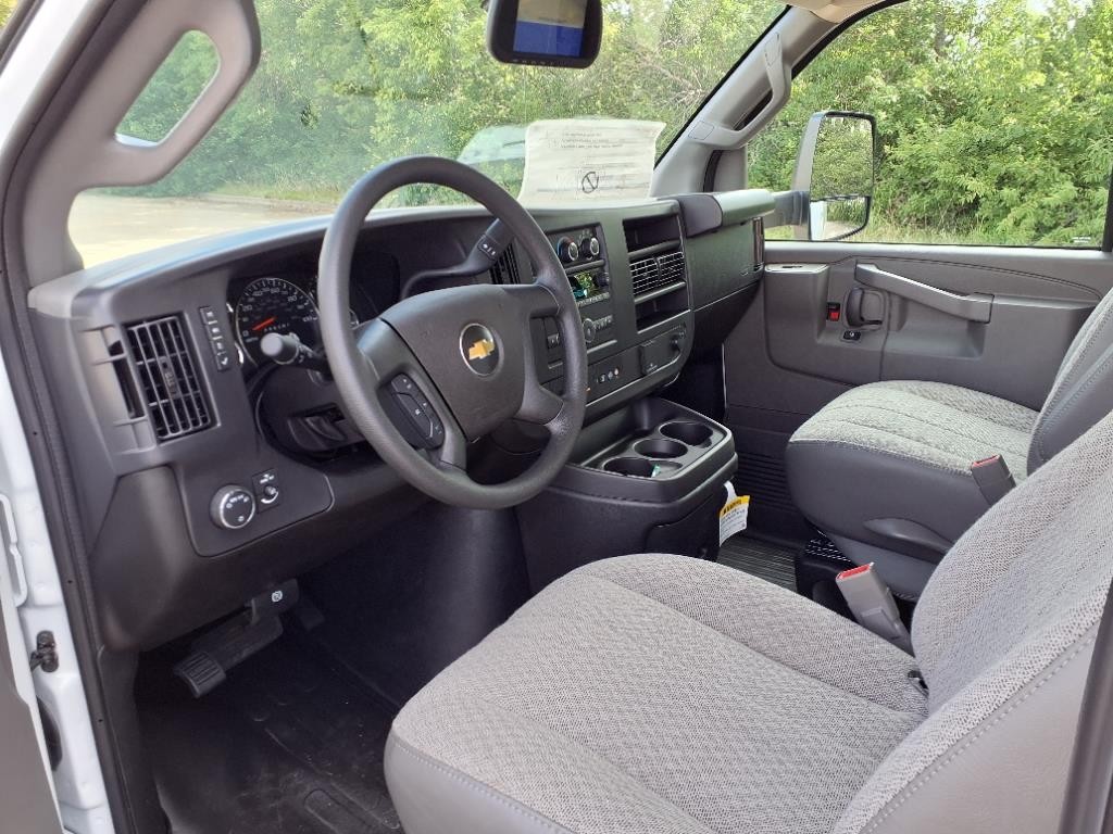 Chevrolet Express Vehicle Full-screen Gallery Image 13