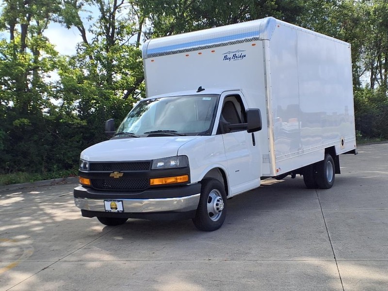 Chevrolet Express Vehicle Full-screen Gallery Image 2