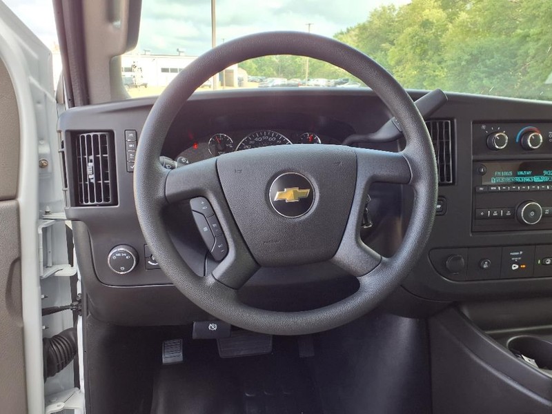 Chevrolet Express Vehicle Full-screen Gallery Image 4