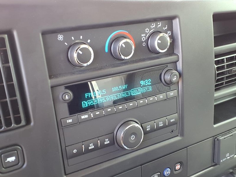 Chevrolet Express Vehicle Full-screen Gallery Image 5