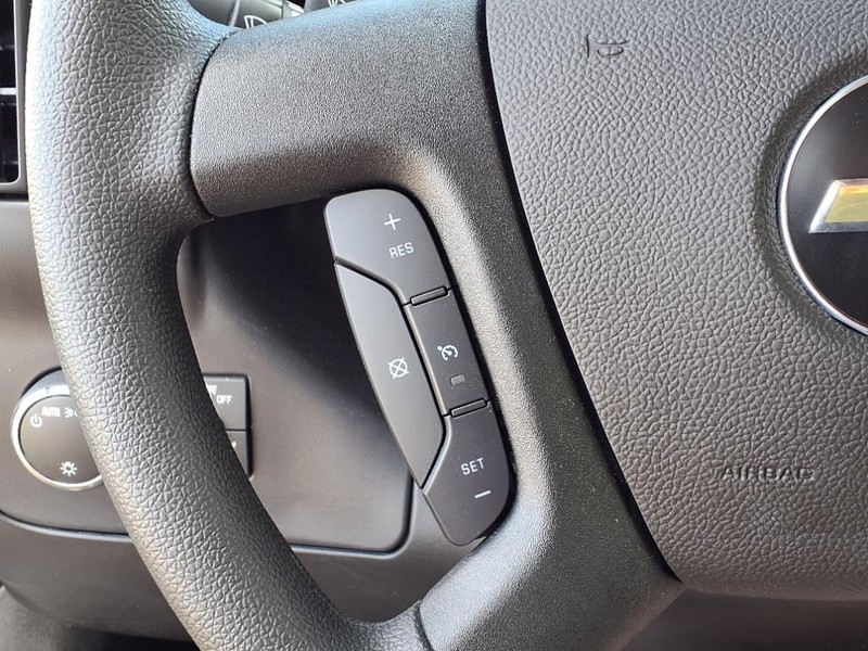 Chevrolet Express Vehicle Full-screen Gallery Image 7