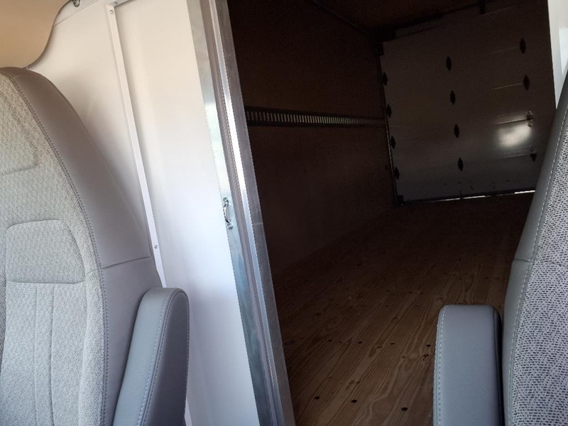 Chevrolet Express Vehicle Full-screen Gallery Image 11