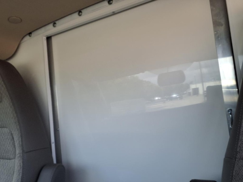 Chevrolet Express Vehicle Full-screen Gallery Image 12