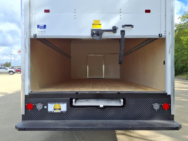 Chevrolet Express Vehicle Full-screen Gallery Image 15