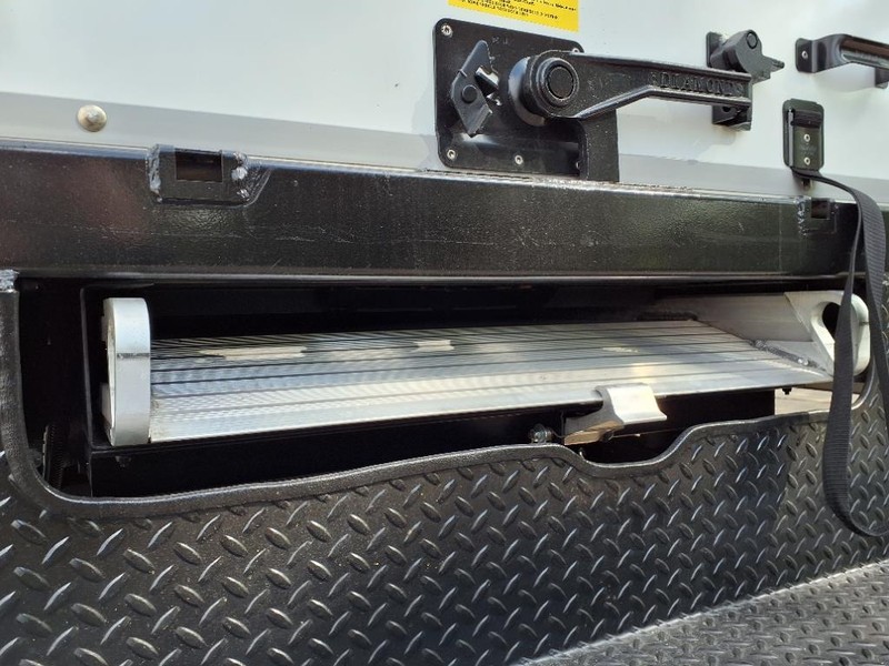 Chevrolet Express Vehicle Full-screen Gallery Image 16