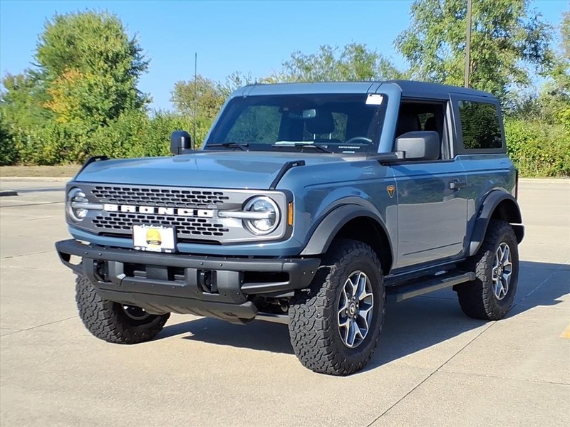 Ford Bronco Vehicle Full-screen Gallery Image 2
