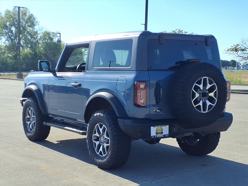Ford Bronco Vehicle Full-screen Gallery Image 3