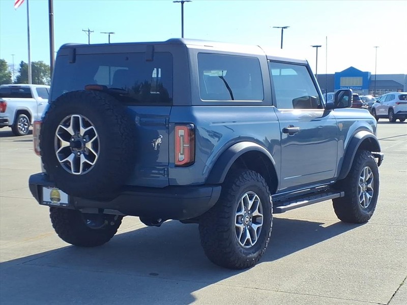 Ford Bronco Vehicle Full-screen Gallery Image 4