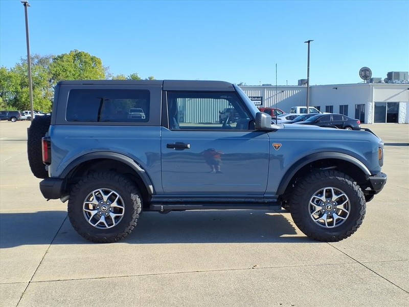 Ford Bronco Vehicle Full-screen Gallery Image 5