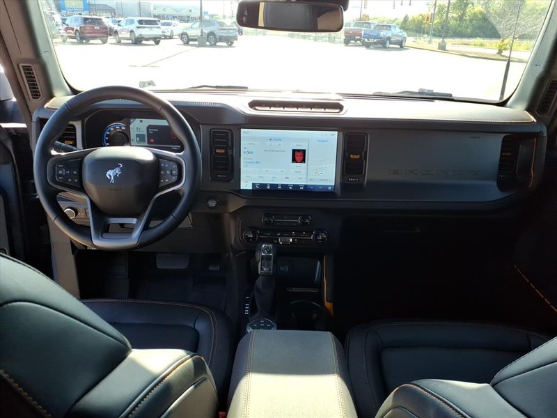 Ford Bronco Vehicle Full-screen Gallery Image 8