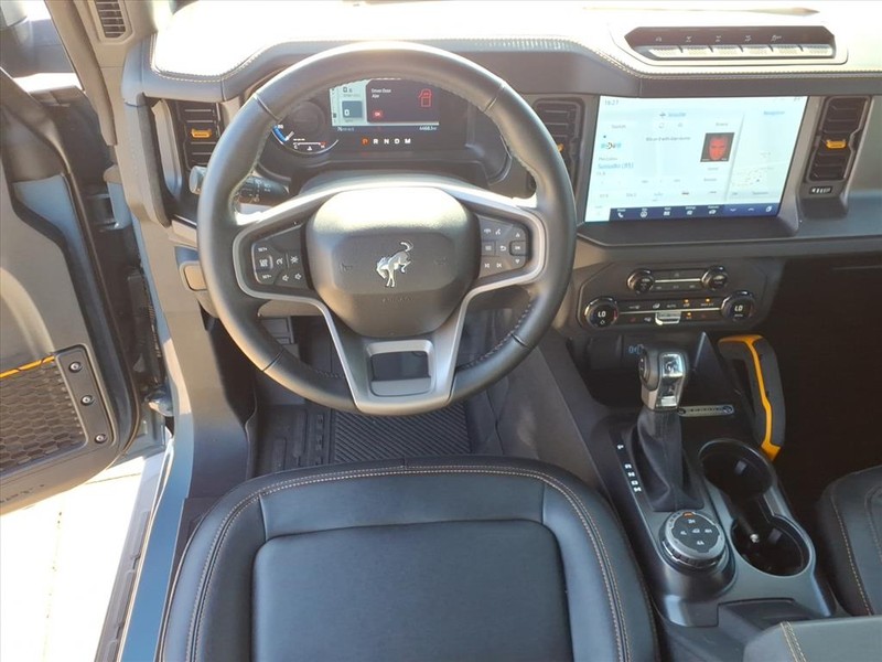 Ford Bronco Vehicle Full-screen Gallery Image 9