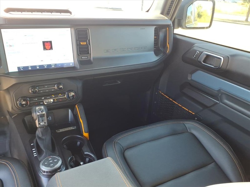 Ford Bronco Vehicle Full-screen Gallery Image 10