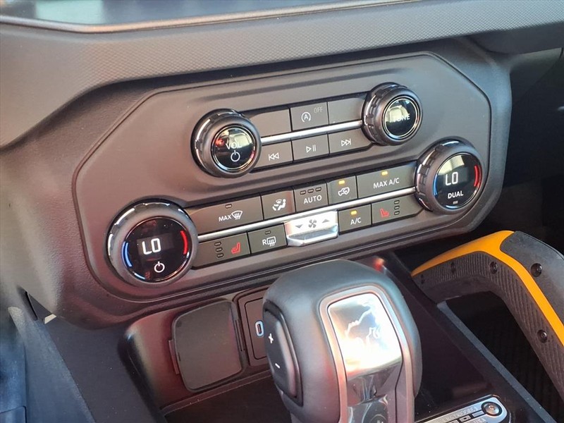 Ford Bronco Vehicle Full-screen Gallery Image 14