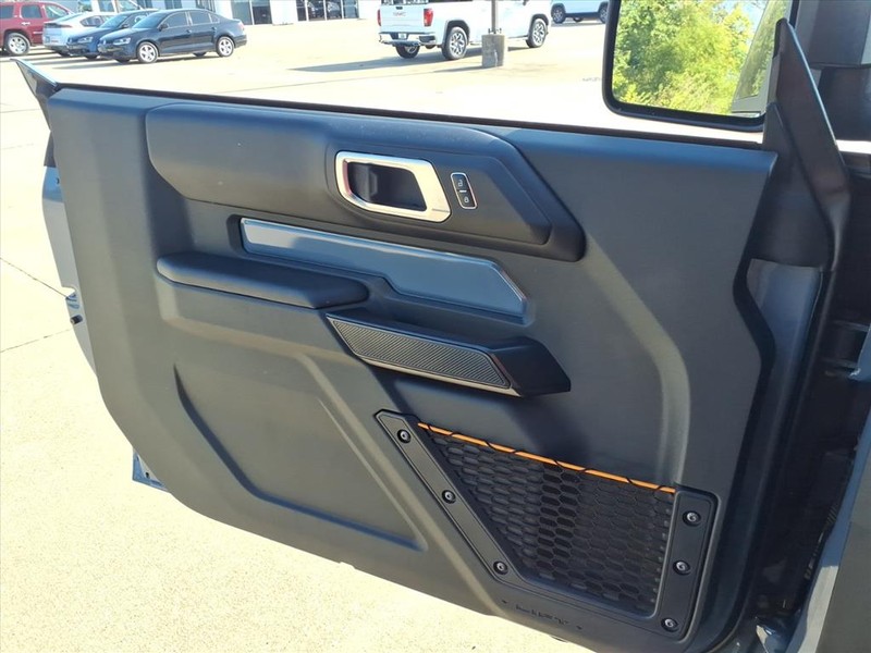 Ford Bronco Vehicle Full-screen Gallery Image 21