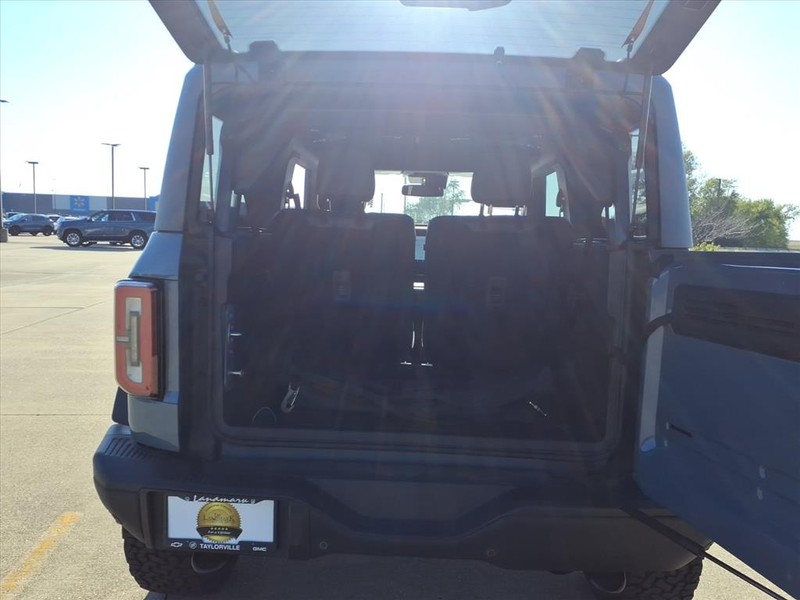 Ford Bronco Vehicle Full-screen Gallery Image 24