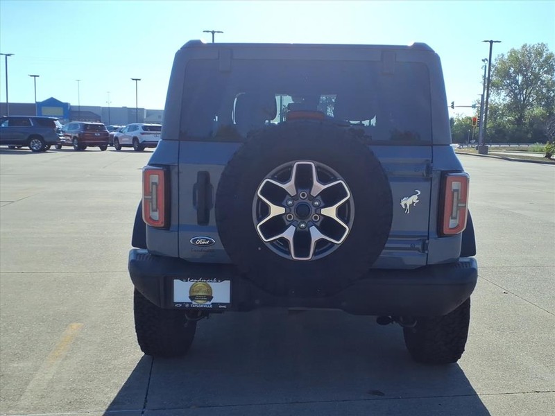 Ford Bronco Vehicle Full-screen Gallery Image 25