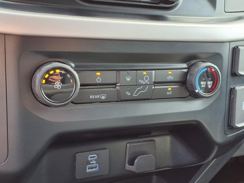 Ford F-150 Vehicle Full-screen Gallery Image 10