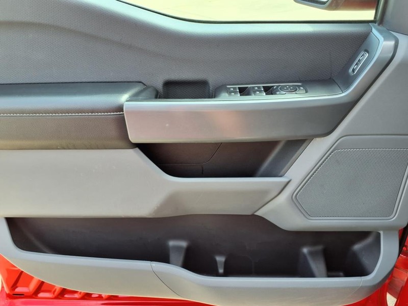 Ford F-150 Vehicle Full-screen Gallery Image 19