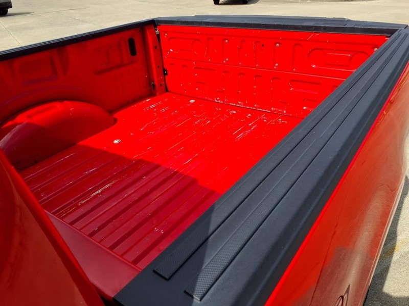 Ford F-150 Vehicle Full-screen Gallery Image 24