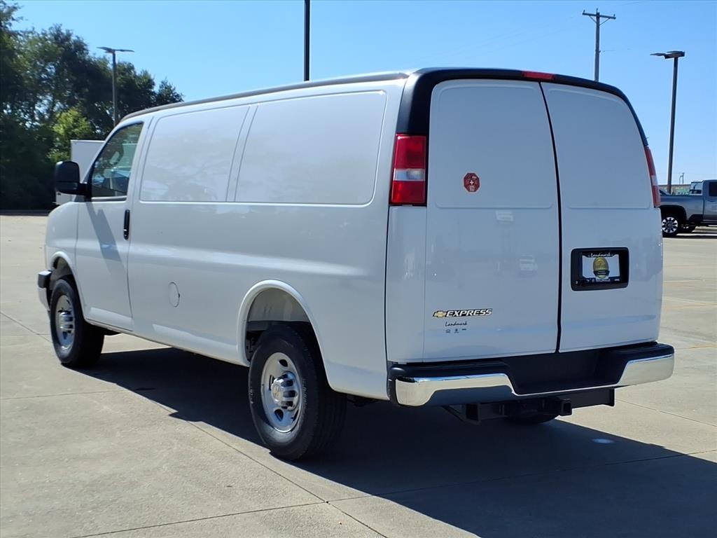 Chevrolet Express Cargo Van Vehicle Full-screen Gallery Image 3