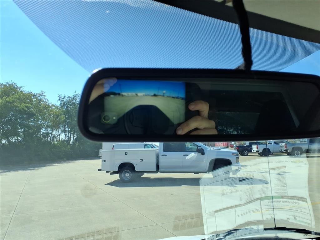 Chevrolet Express Cargo Van Vehicle Full-screen Gallery Image 5