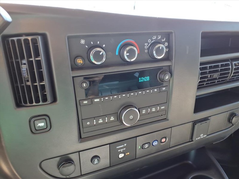 Chevrolet Express Cargo Van Vehicle Full-screen Gallery Image 4