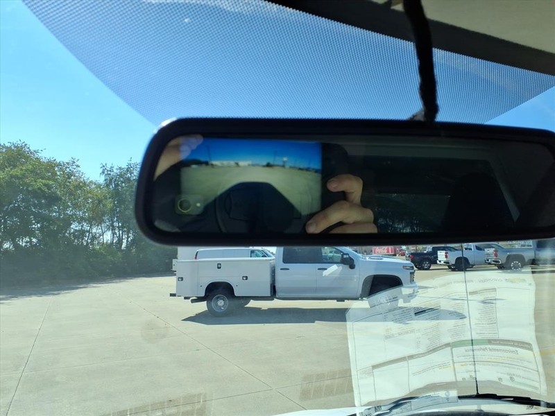 Chevrolet Express Cargo Van Vehicle Full-screen Gallery Image 5