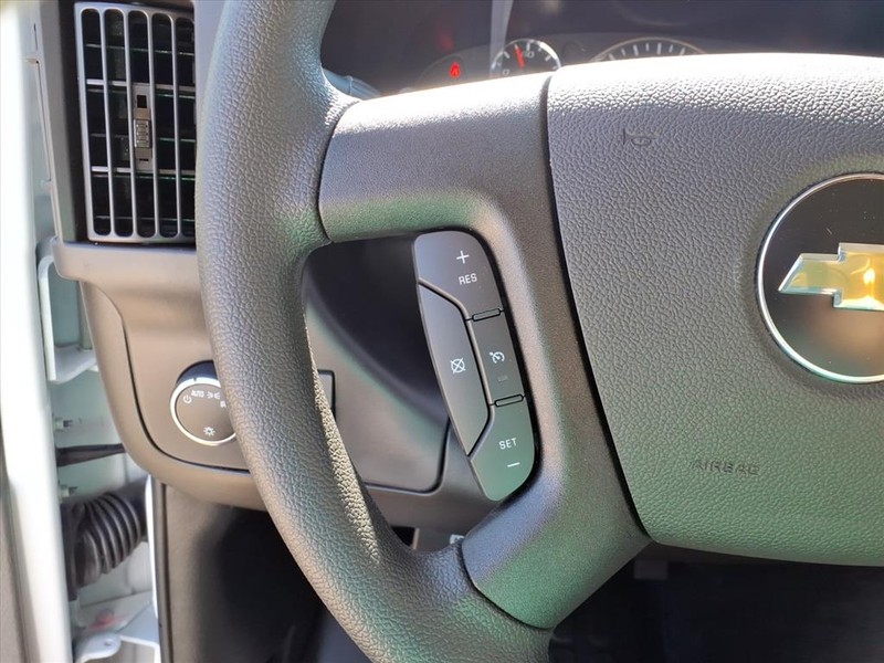 Chevrolet Express Cargo Van Vehicle Full-screen Gallery Image 6