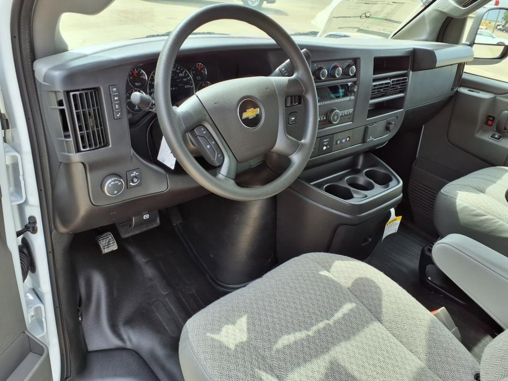 Chevrolet Express Cargo Van Vehicle Full-screen Gallery Image 4