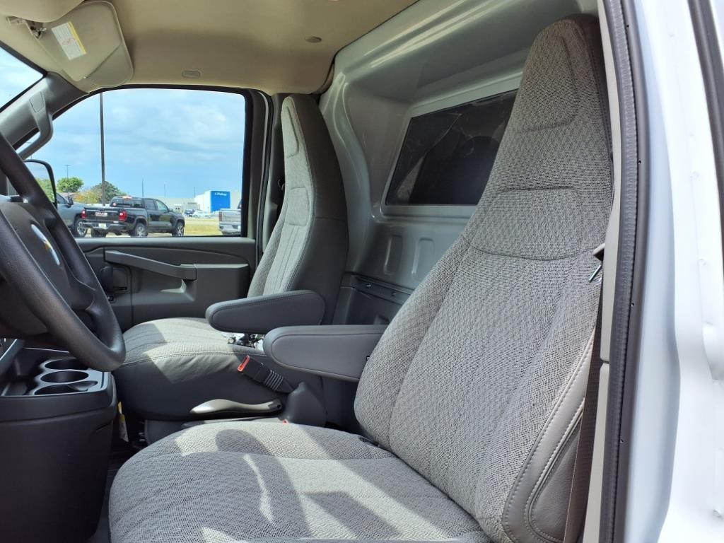 Chevrolet Express Cargo Van Vehicle Full-screen Gallery Image 19
