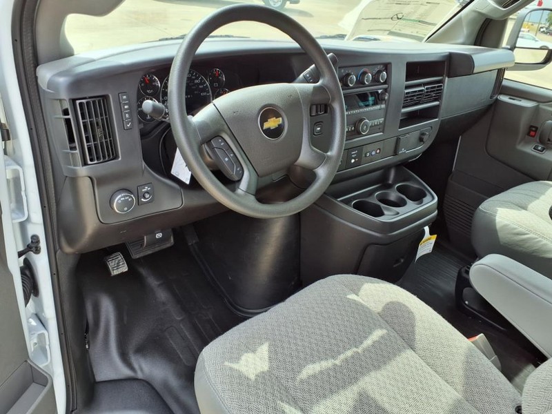 Chevrolet Express Cargo Van Vehicle Full-screen Gallery Image 4