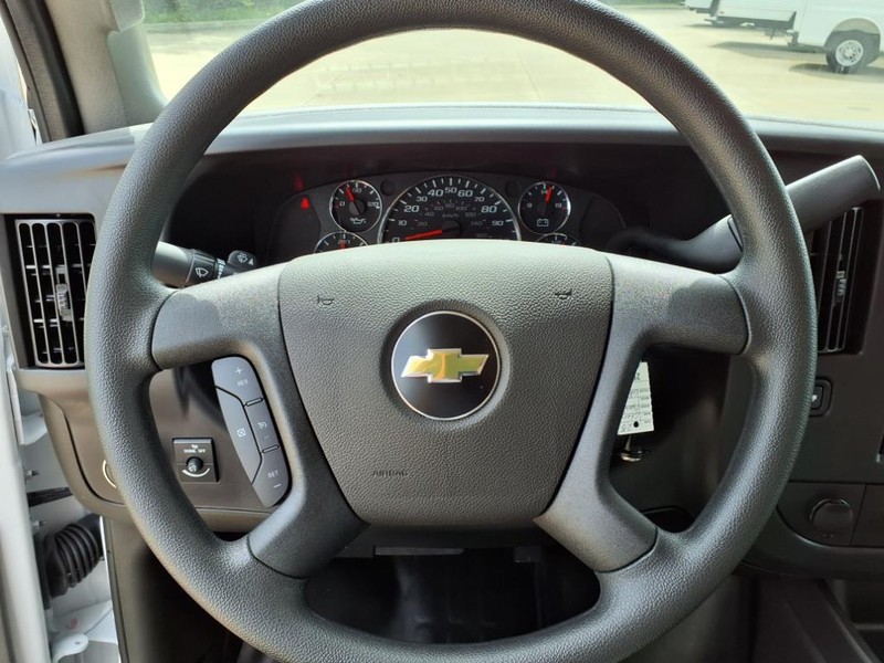 Chevrolet Express Cargo Van Vehicle Full-screen Gallery Image 11