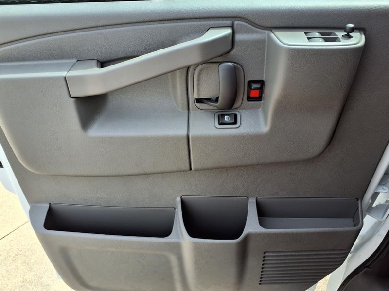 Chevrolet Express Cargo Van Vehicle Full-screen Gallery Image 16