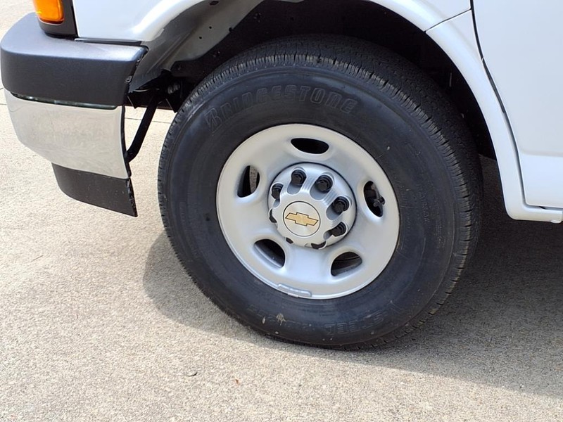 Chevrolet Express Cargo Van Vehicle Full-screen Gallery Image 17