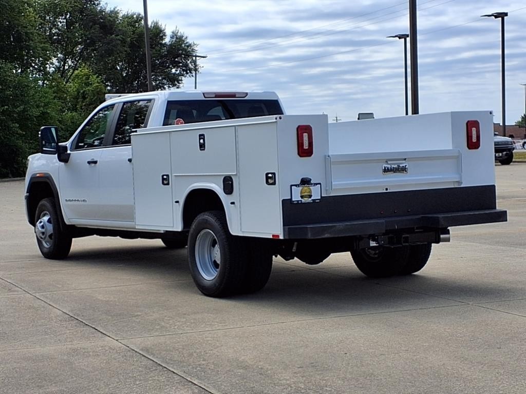 GMC Sierra 3500HD CC Vehicle Full-screen Gallery Image 3