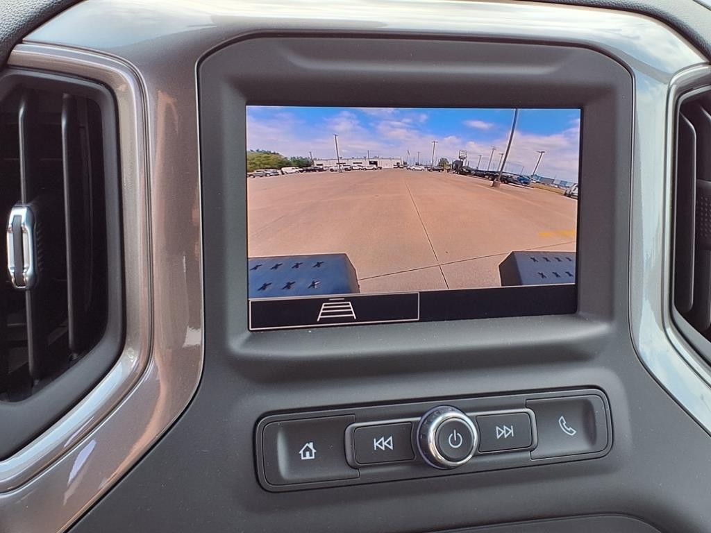 GMC Sierra 3500HD CC Vehicle Full-screen Gallery Image 8