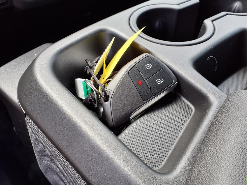 GMC Sierra 3500HD CC Vehicle Full-screen Gallery Image 11