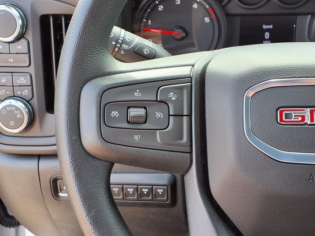 GMC Sierra 3500HD CC Vehicle Full-screen Gallery Image 13