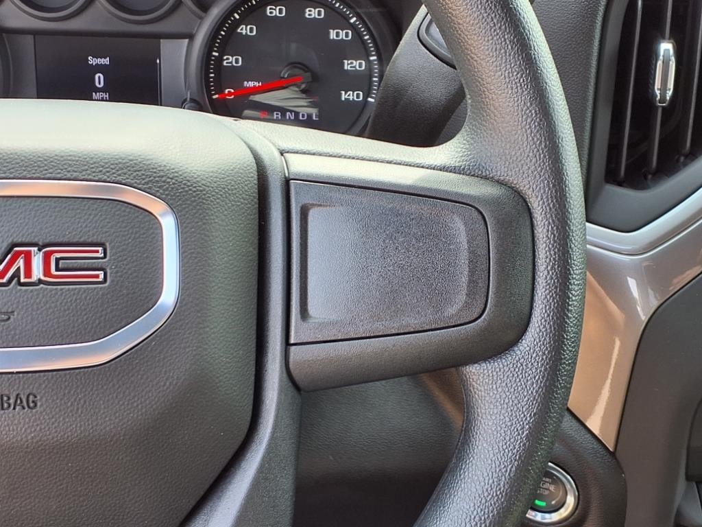 GMC Sierra 3500HD CC Vehicle Full-screen Gallery Image 14