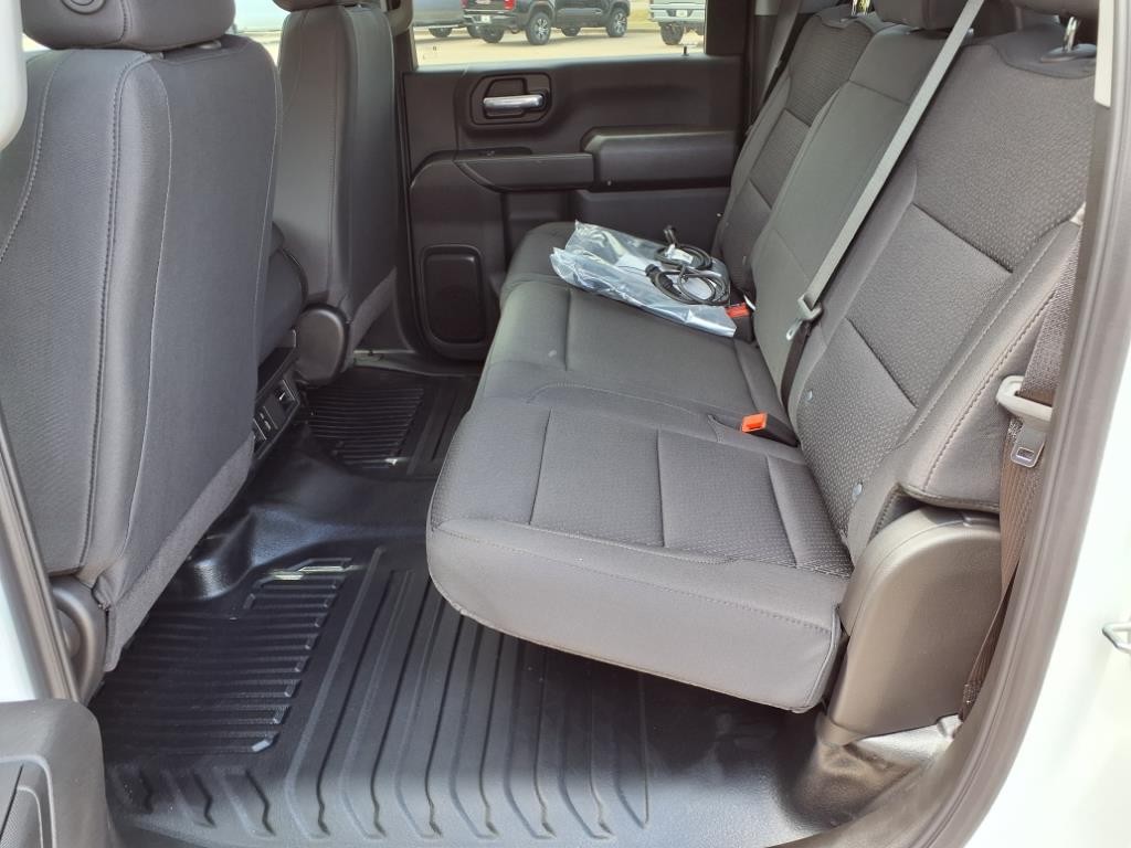 GMC Sierra 3500HD CC Vehicle Full-screen Gallery Image 20