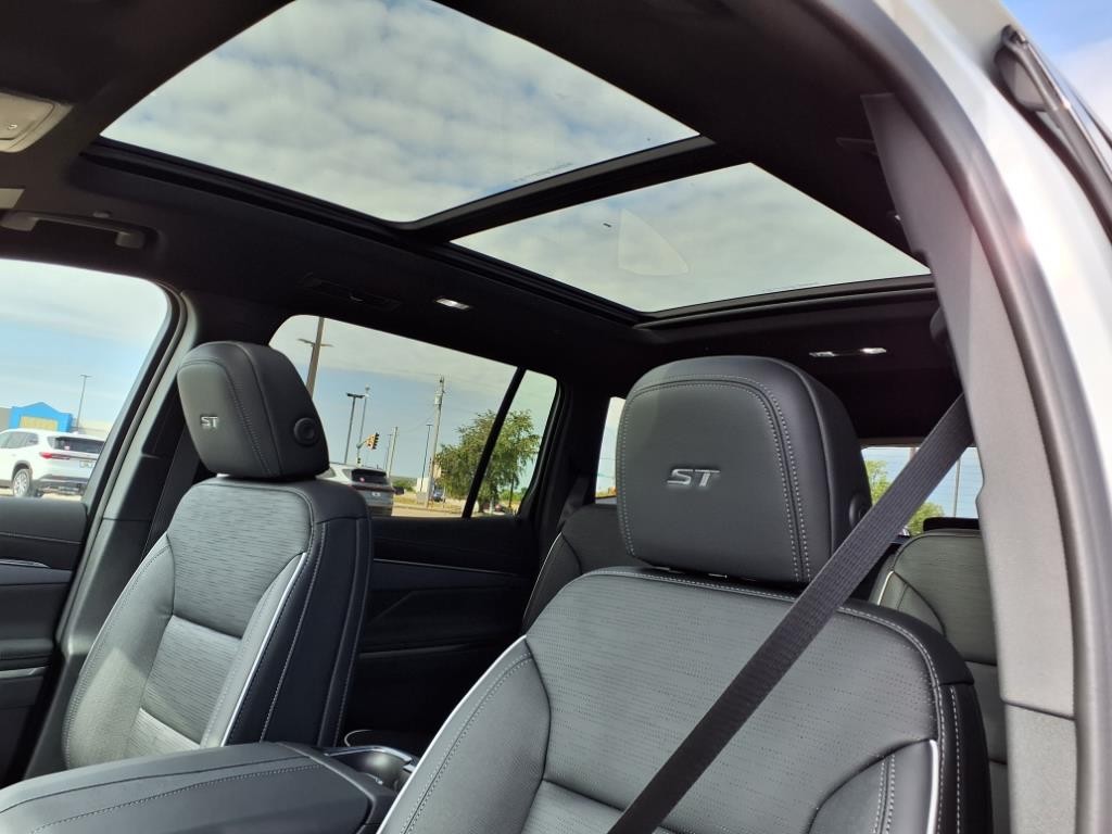 Buick Enclave Vehicle Full-screen Gallery Image 5