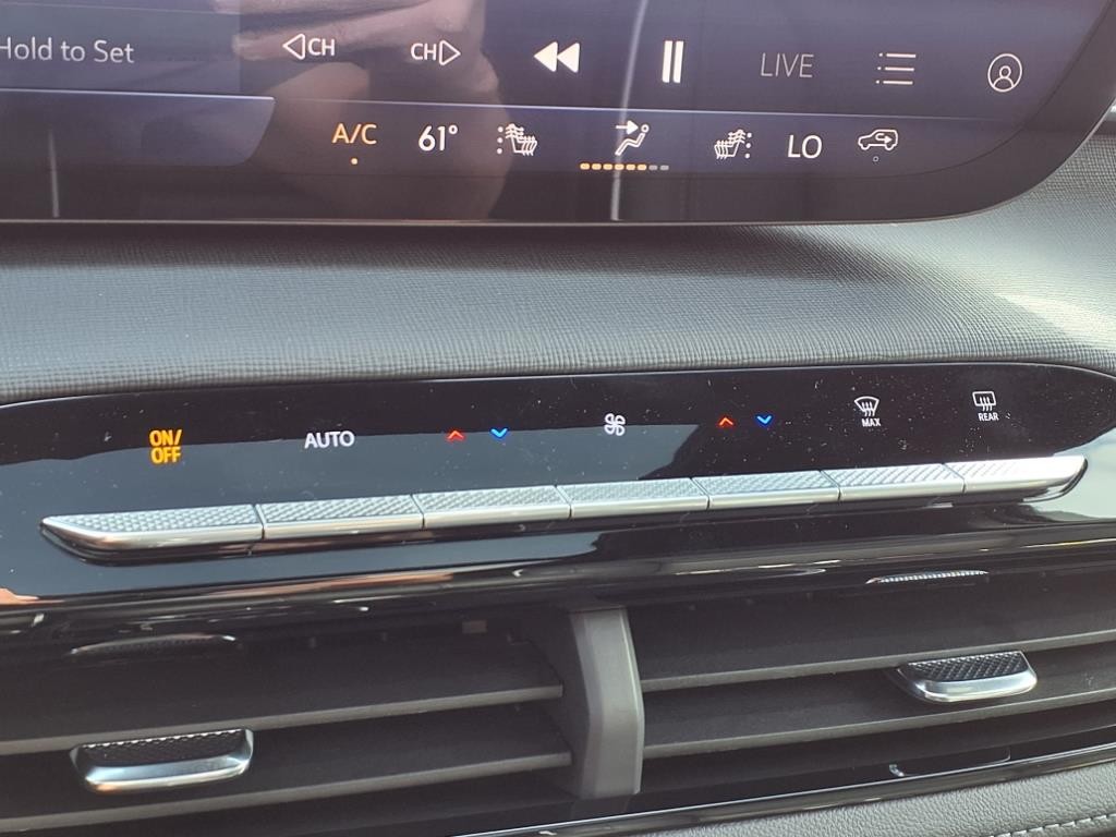 Buick Enclave Vehicle Full-screen Gallery Image 11