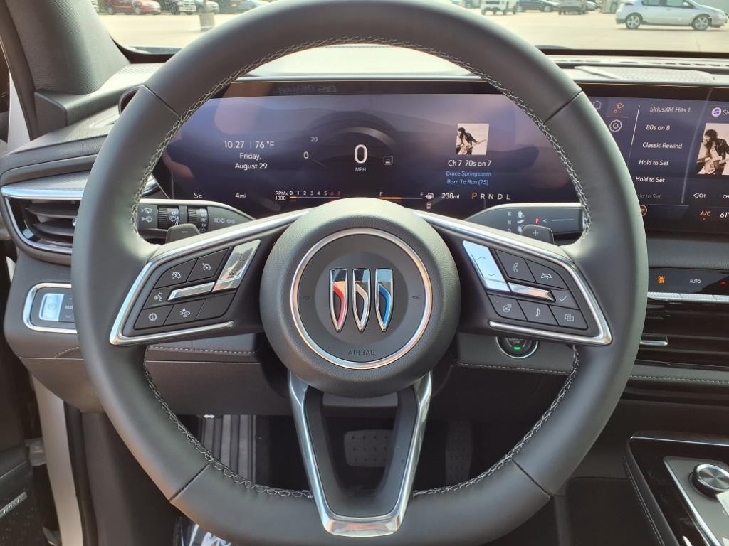 Buick Enclave Vehicle Full-screen Gallery Image 13