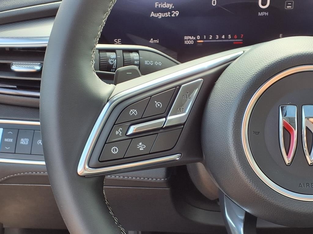 Buick Enclave Vehicle Full-screen Gallery Image 14