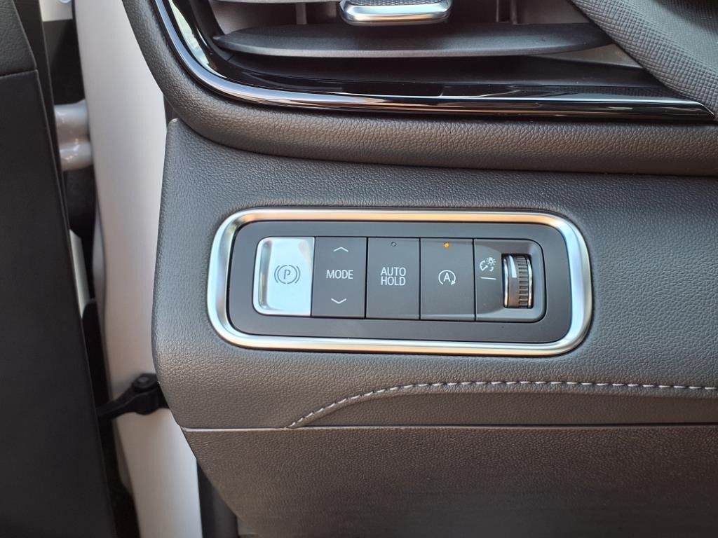Buick Enclave Vehicle Full-screen Gallery Image 17