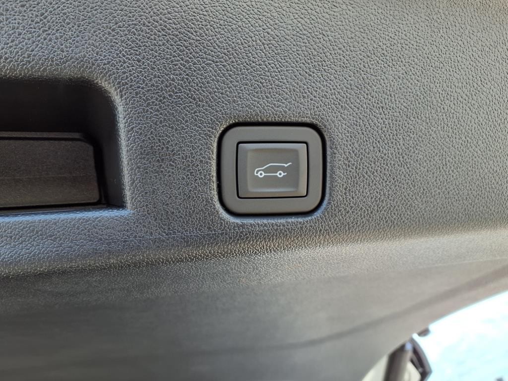 Buick Enclave Vehicle Full-screen Gallery Image 24