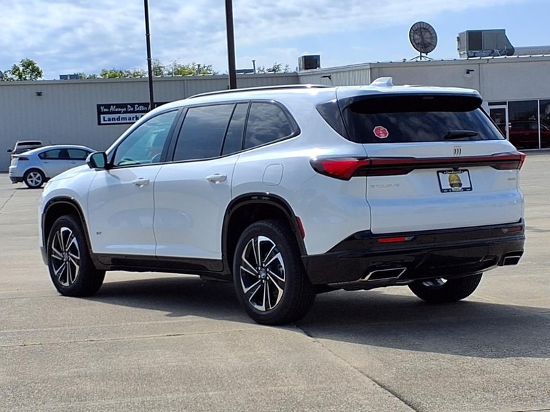 Buick Enclave Vehicle Full-screen Gallery Image 3