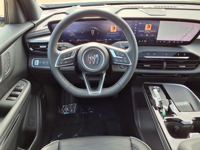 Buick Enclave Vehicle Full-screen Gallery Image 4