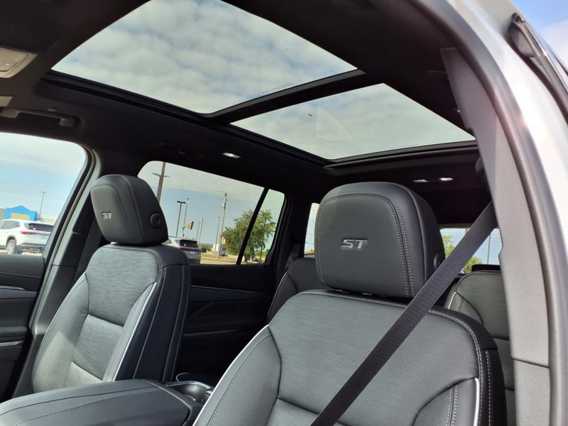 Buick Enclave Vehicle Full-screen Gallery Image 5